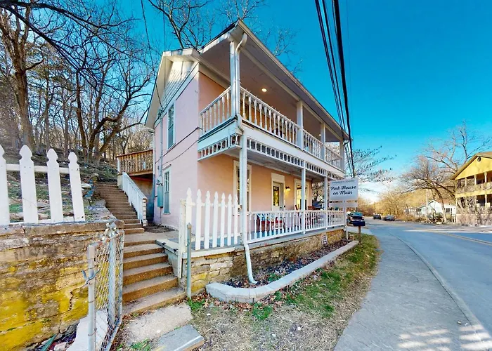 The Pink House On Main - Upper